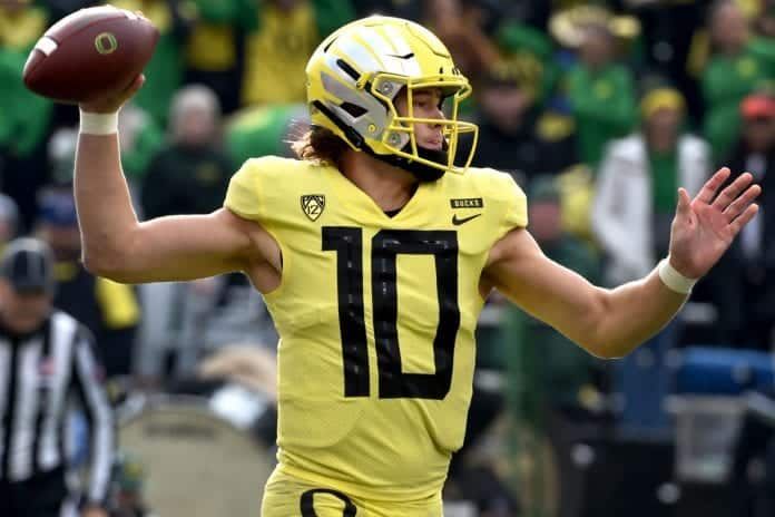 Week 13 Risers & Sliders: Justin Herbert takes a tumble