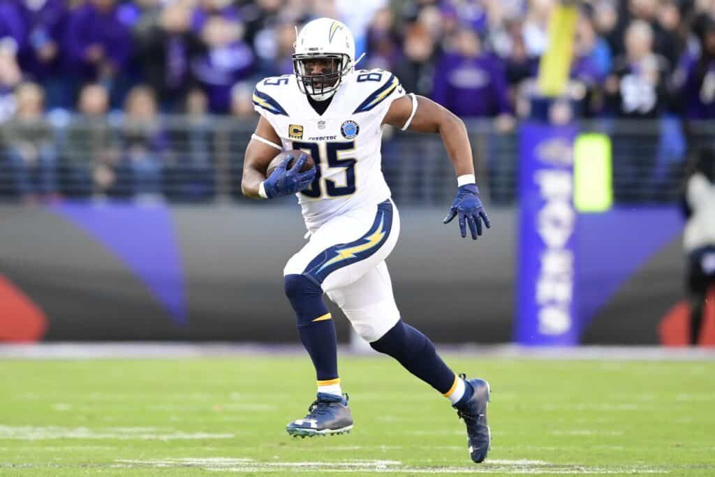 Los Angeles Chargers TE Antonio Gates (85) runs after the catch.