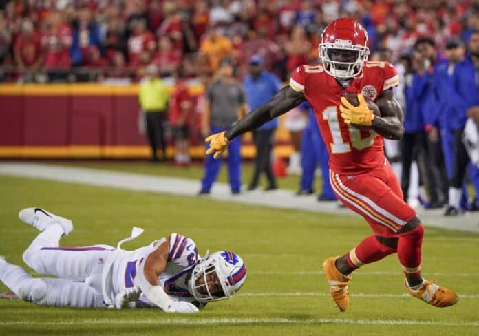 Fantasy WR Injury Report Week 16: Tyreek Hill, DJ Moore, and Adam Thielen updates