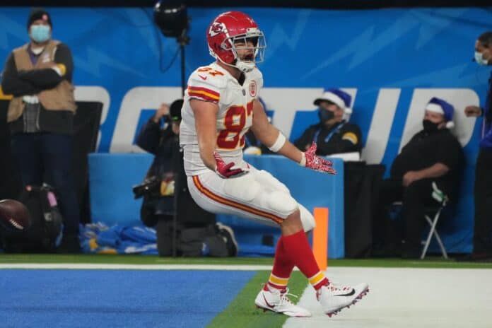 Are Travis Kelce and Tyreek Hill playing today vs. the Steelers? Latest fantasy news on Chiefs TE and WR