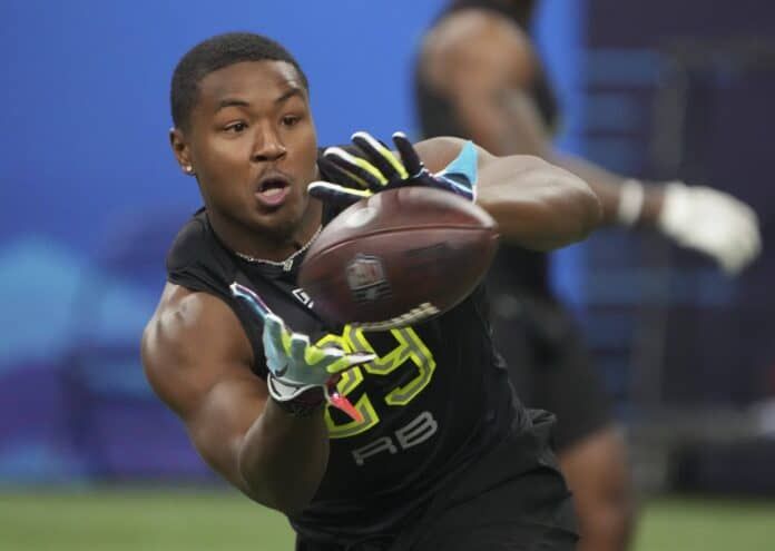 Sources: Texas A&M running back, NFL Draft prospect Isaiah Spiller eyed by two NFC South teams