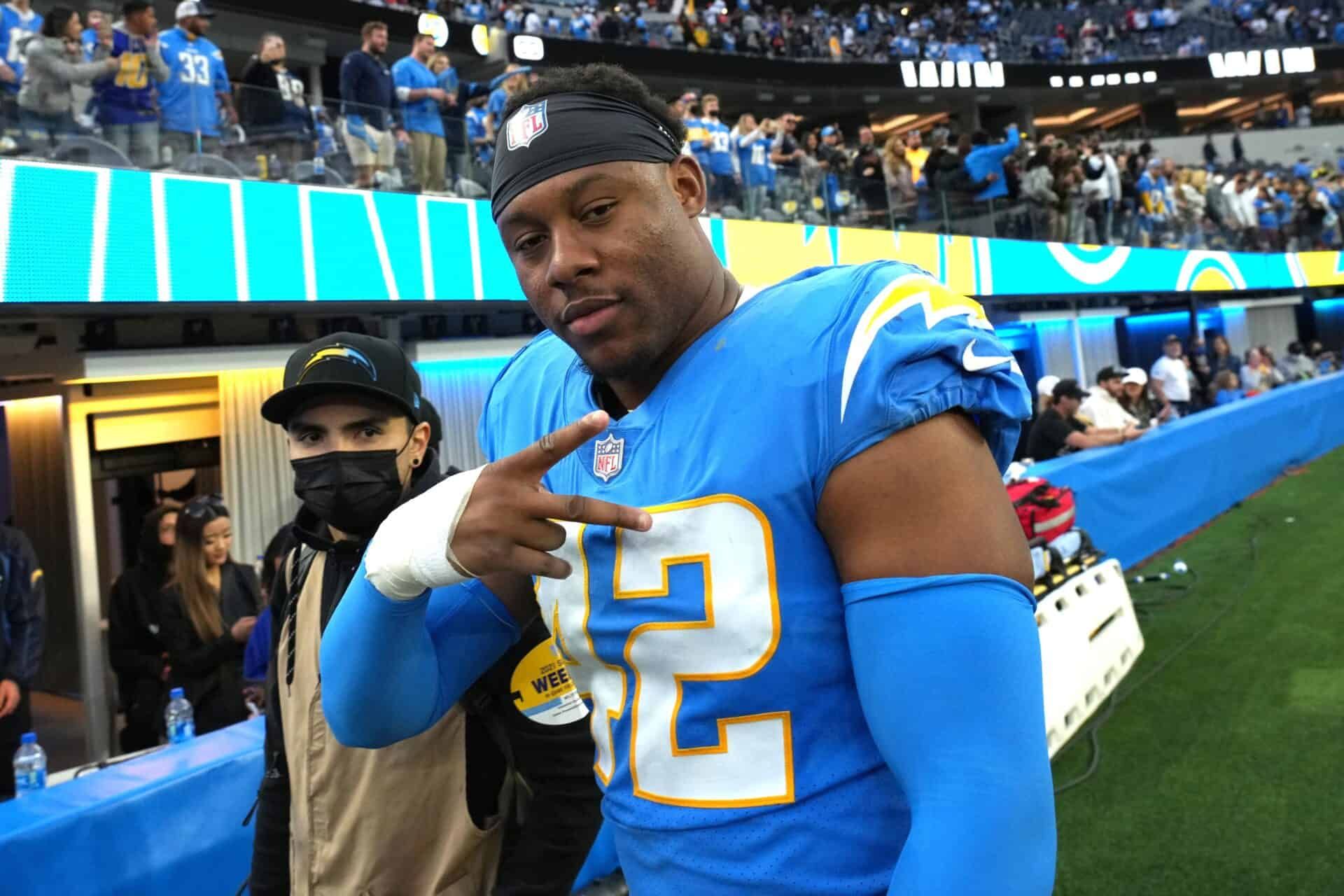 Source Seahawks signing former Chargers linebacker Uchenna Nwosu
