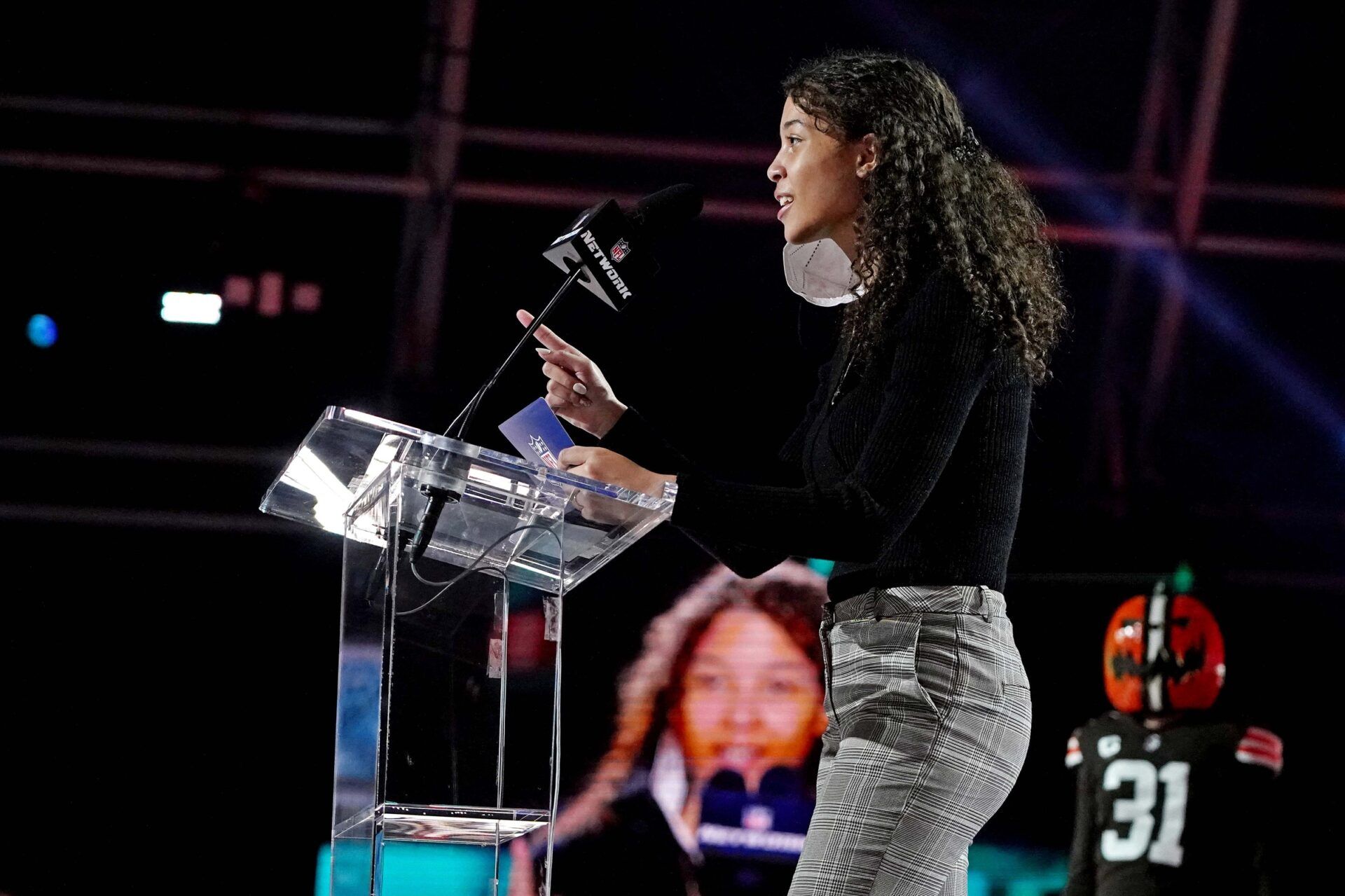 Who are the special guests announcing NFL Draft selections in 2022?