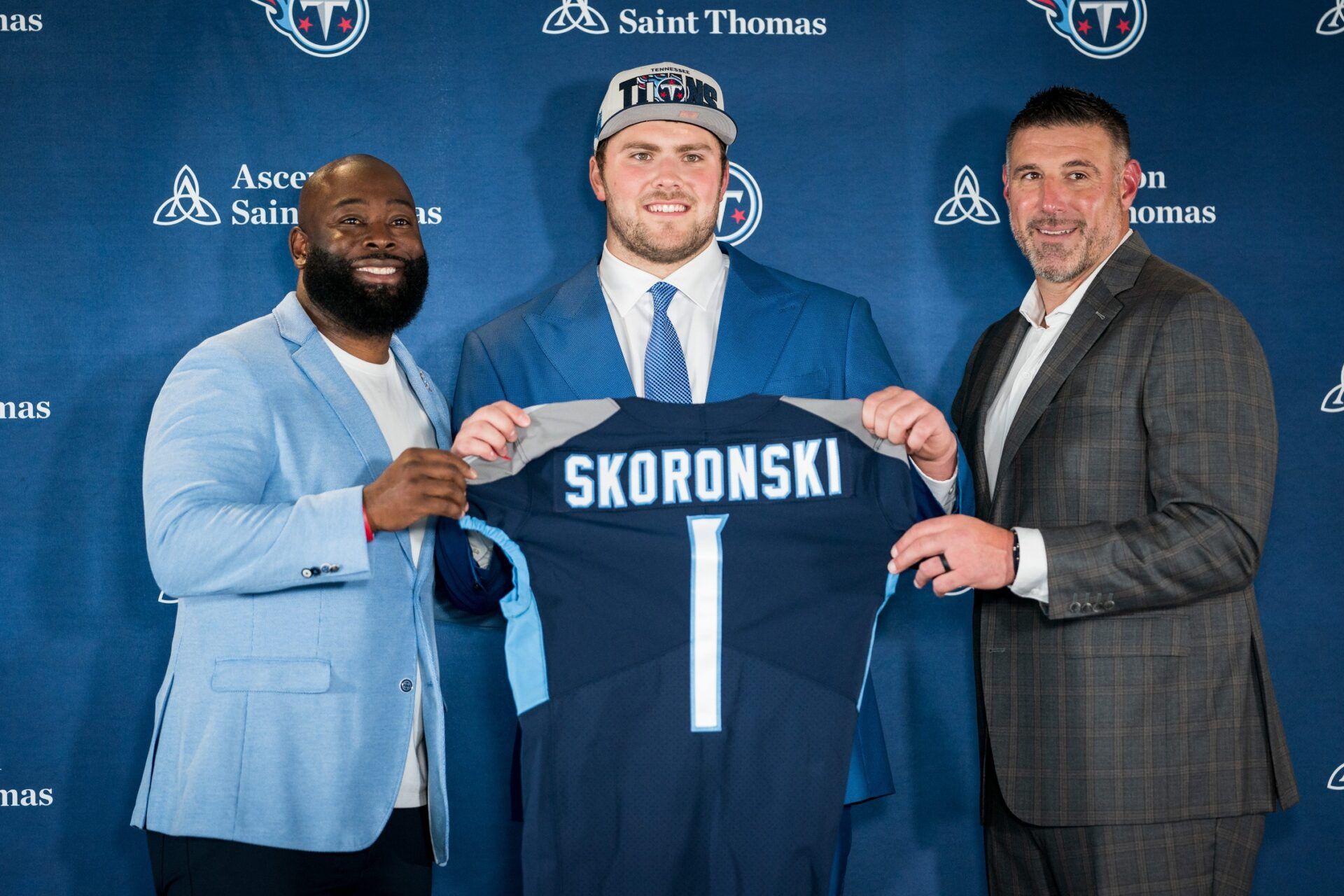 Peter Skoronski, center, poses with general manager Ran Carthon, left, and head coach Mike Vrabel, right, during a press conference at Ascension Saint Thomas Sports Park in Nashville.