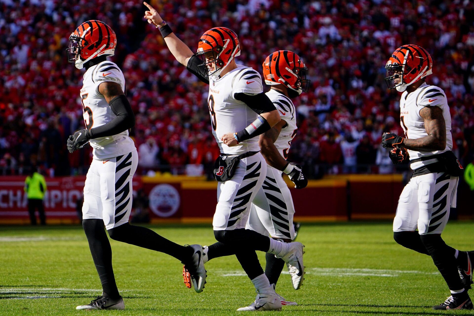 Cincinnati Bengals QB Joe Burrow (9) gestures as he takes the field for an offensive possession with WRs Tee Higgins (85) and Ja'Marr Chase (1).