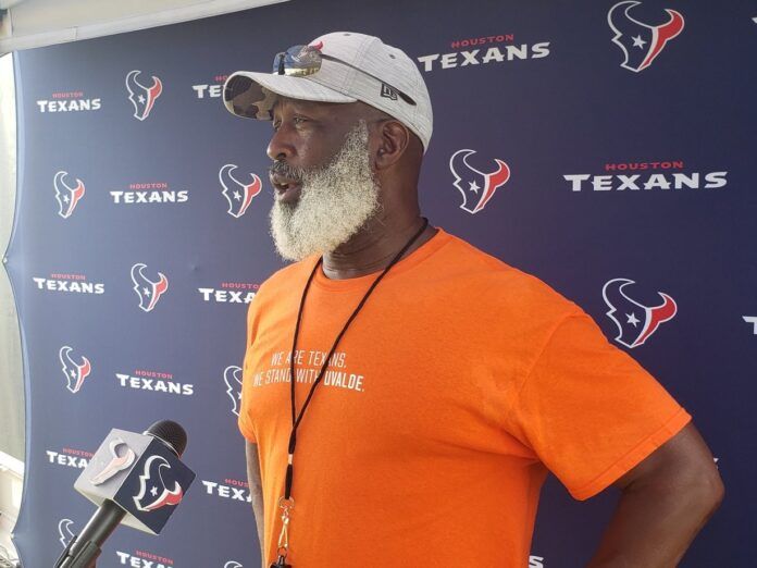 'Something has to be done,' says Lovie Smith on Uvalde tragedy as Texans donate to help families, community