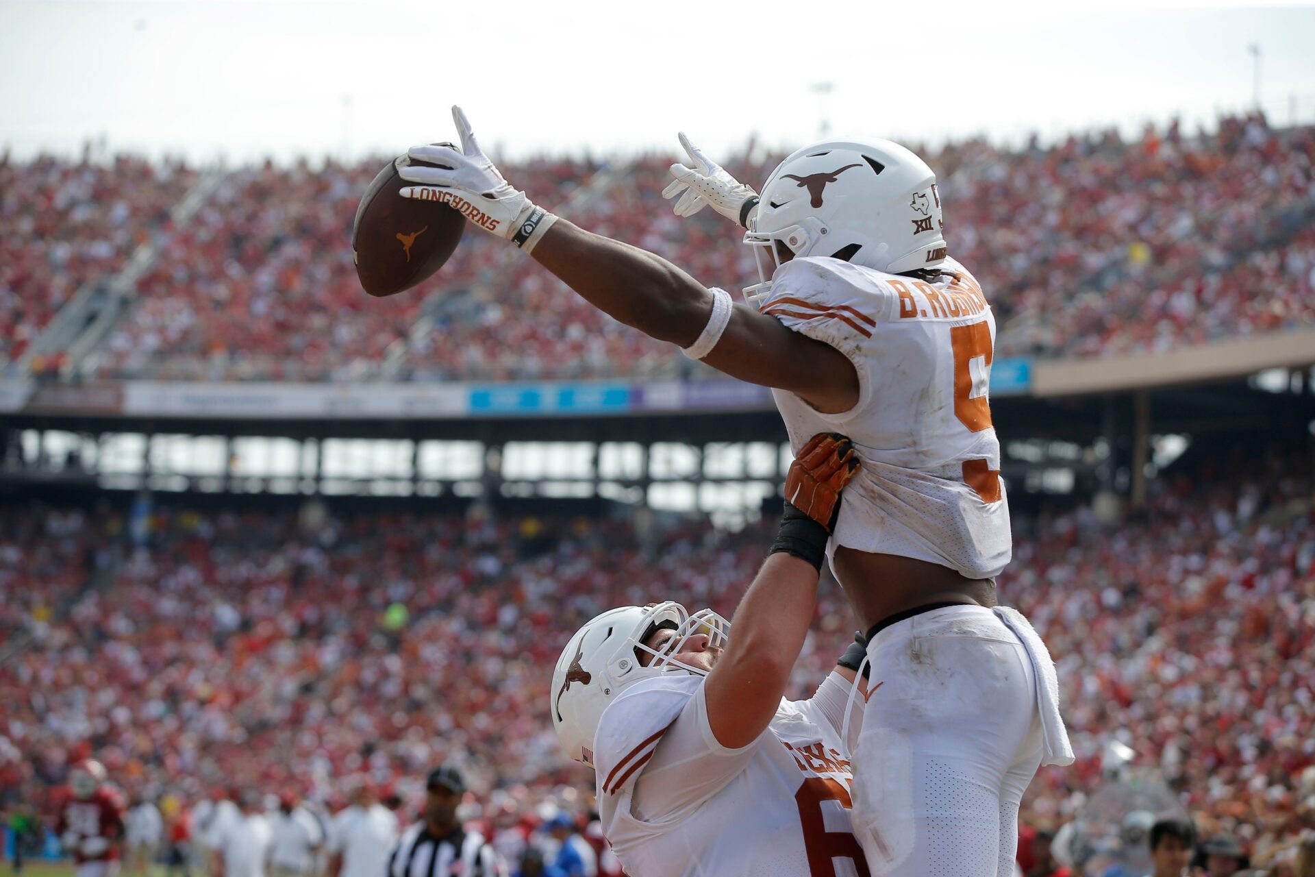 Top 10 Running Backs in the 2023 NFL Draft Include Bijan Robinson and Blake Corum