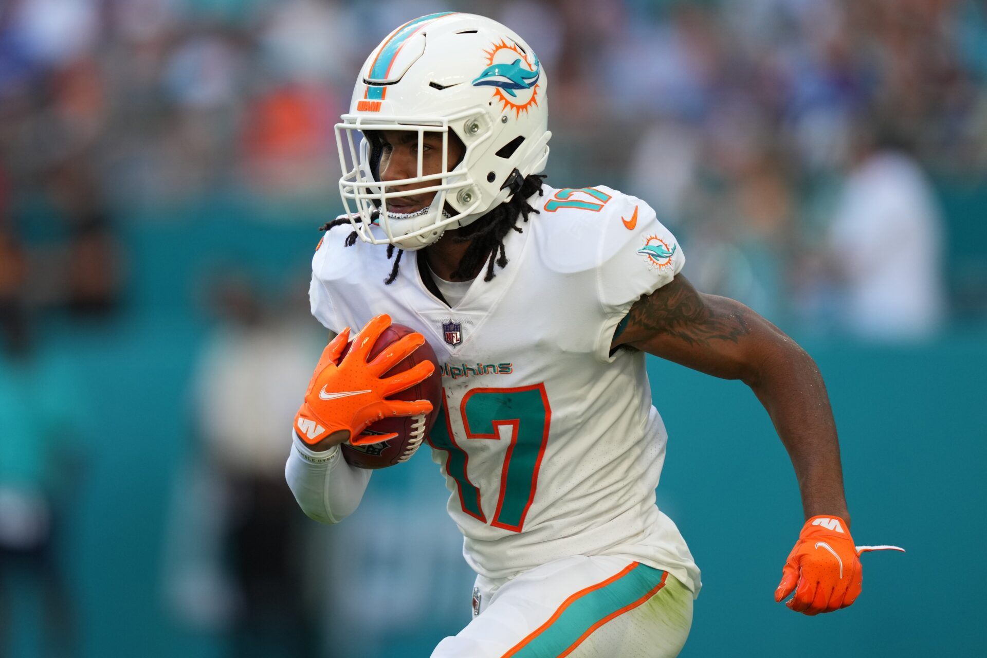 Miami Dolphins WR Jaylen Waddle's health is a reason for concern, but not alarm (yet)