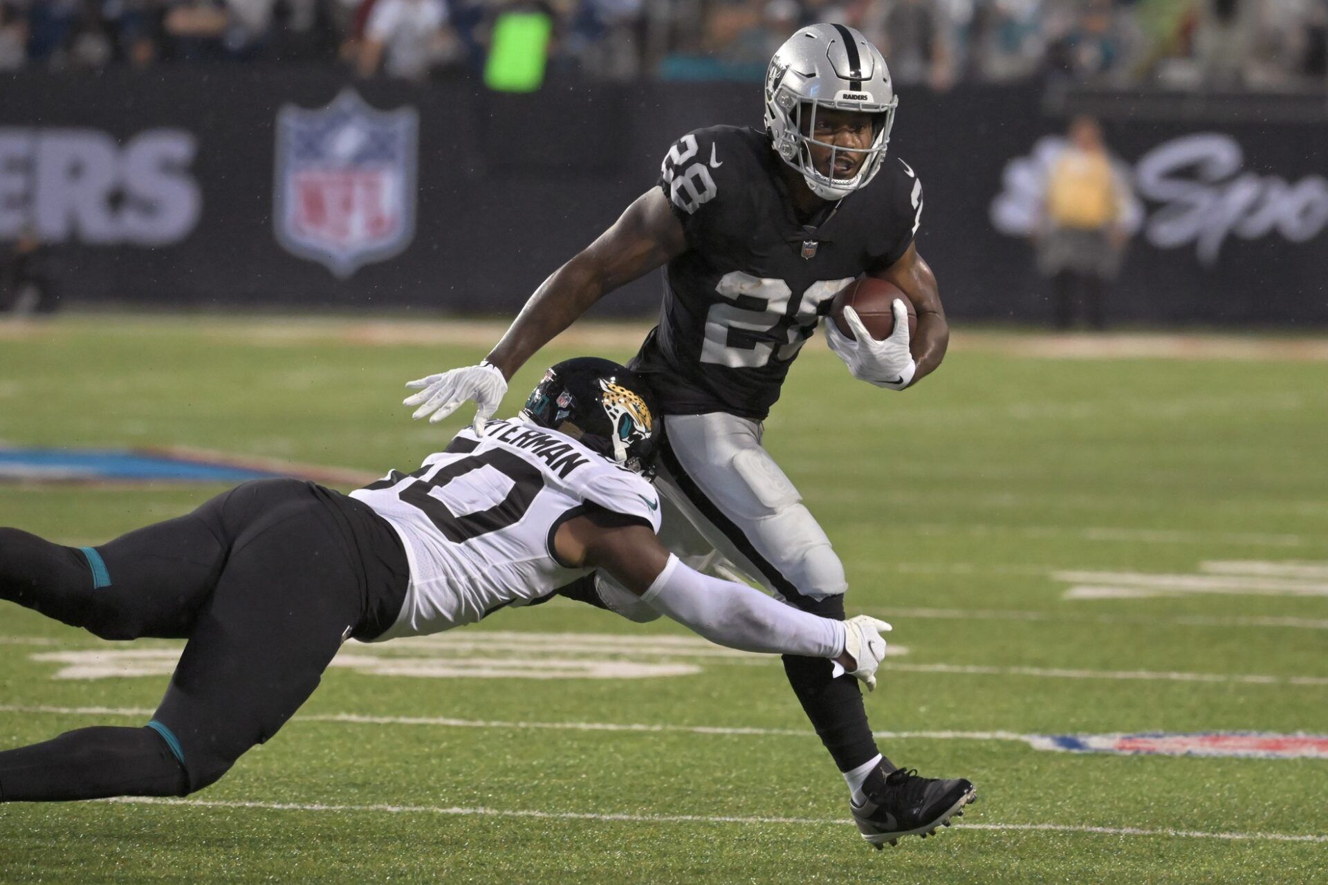 How could a trade impact Josh Jacobs' fantasy football value in 2022?