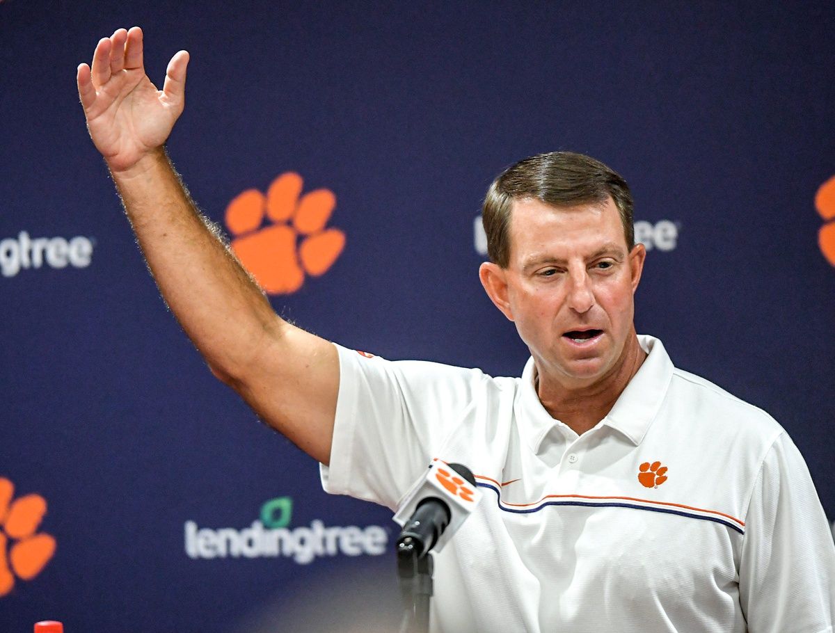 What college football games are on today Monday schedule, TV channel, live streams, and more