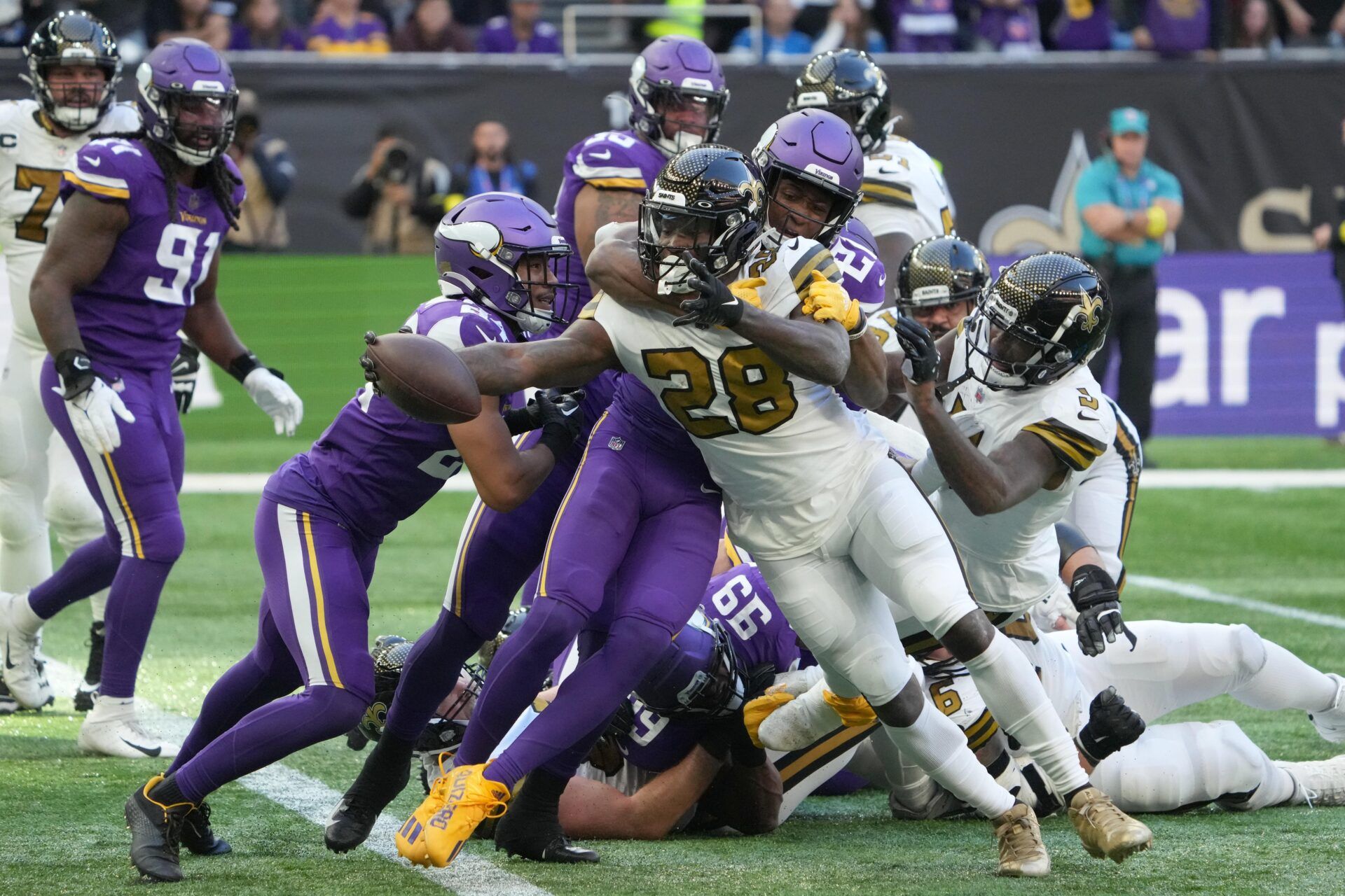 Latavius Murray Waiver Wire Week 7: Should Fantasy Managers Target the Broncos RB?