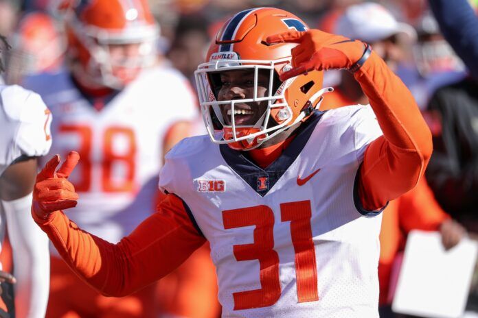 Illinois CB Devon Witherspoon (31) celebrates after making a play.