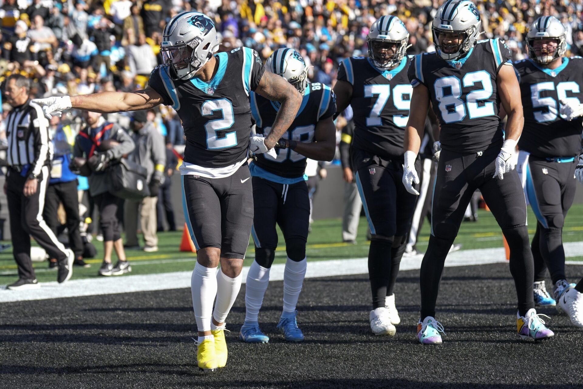 Fantasy WR Start 'em Sit 'em Week 16: Start DJ Moore, Sit Gabe Davis
