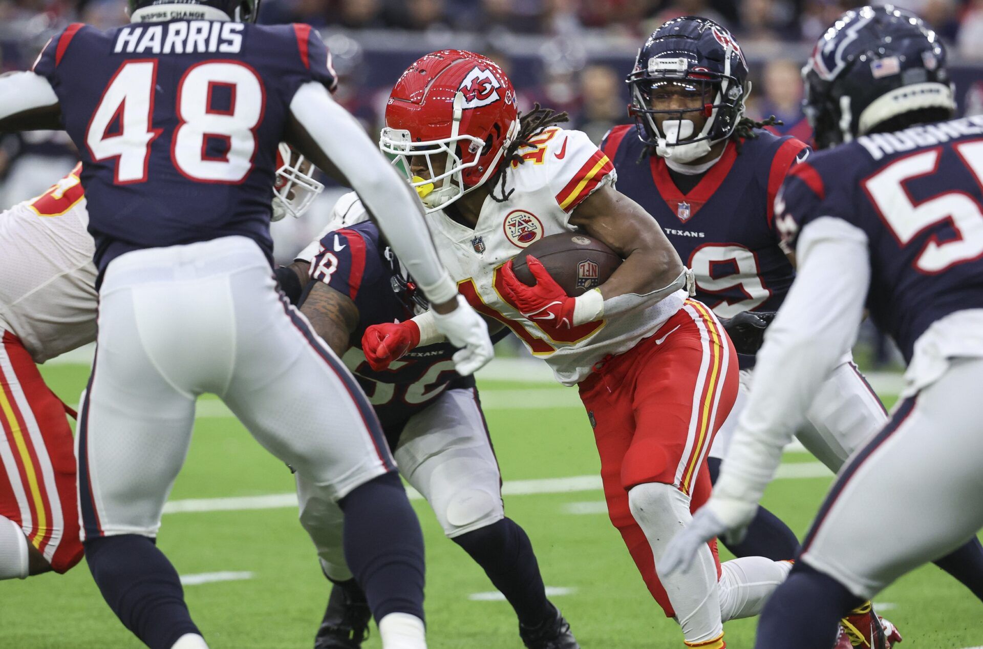 Chiefs Win 7th Straight AFC West Title as Pacheco Leads Rotating Backfield