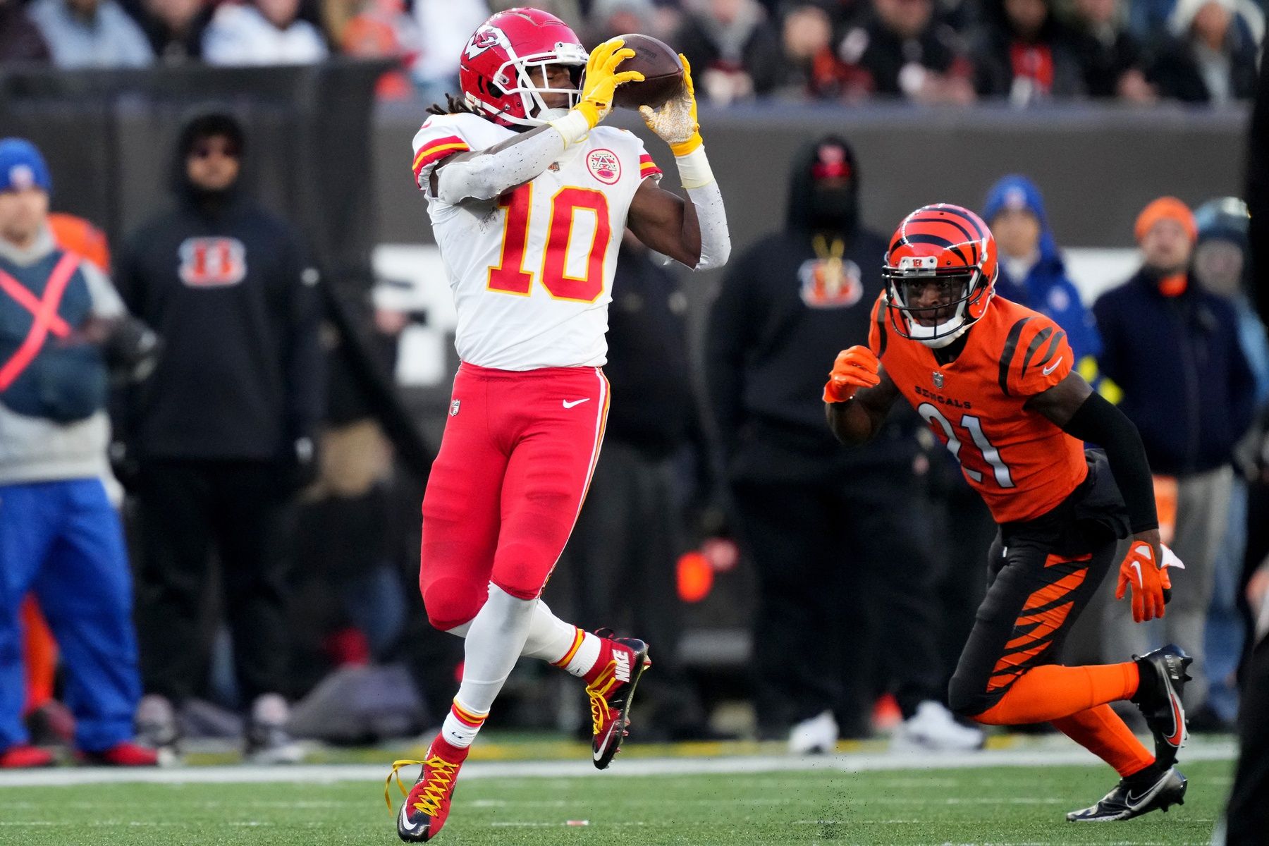 Fantasy rb start em sit em week 15 start isiah pacheco sit d andre