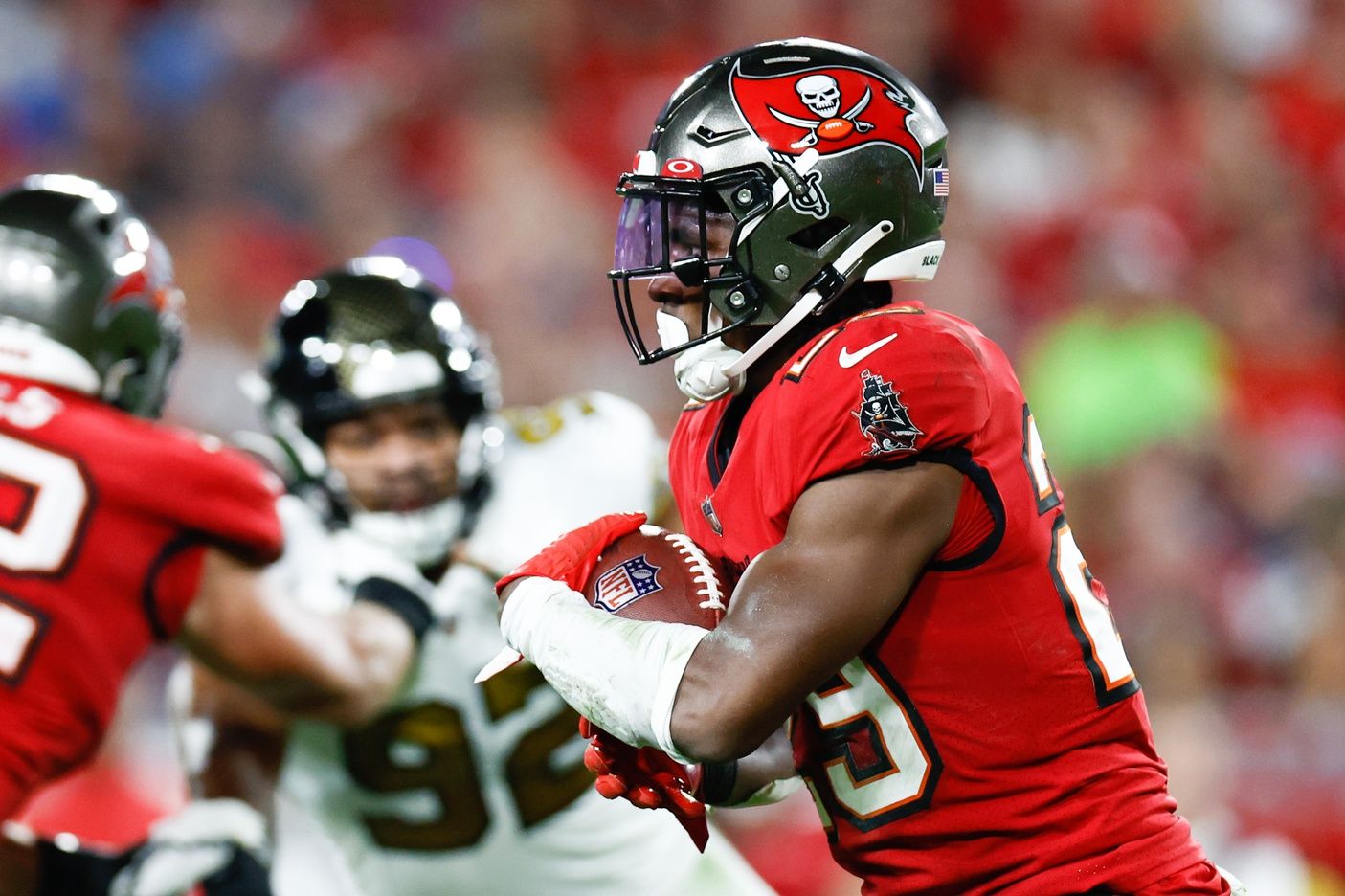Rachaad White and Leonard Fournette Start/Sit Week 14: Should You Start Either Against the 49ers?