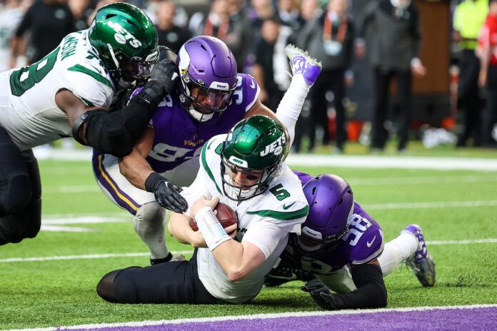 Minnesota Vikings and New York Jets Both Disappoint in Vikings Win