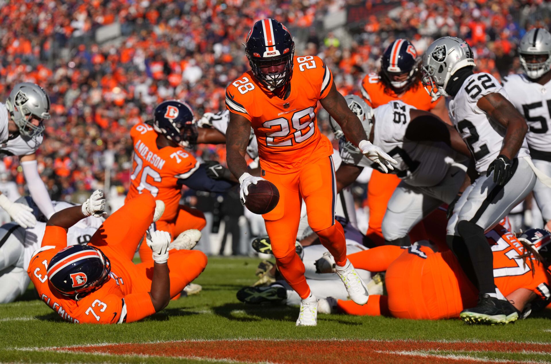 Early Fantasy RB Rankings Week 14: Latavius Murray, Kareem Hunt, James Cook, and More