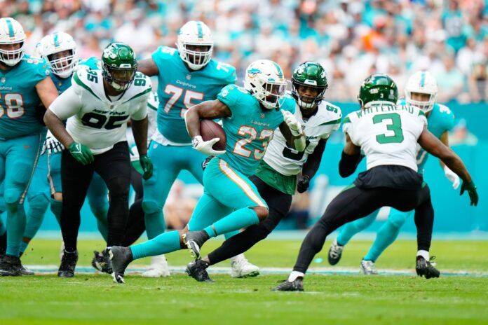 Raheem Mostert and Jeff Wilson Jr. Fantasy Playoffs Strategy: What Is the Value of the Dolphins' QBs?