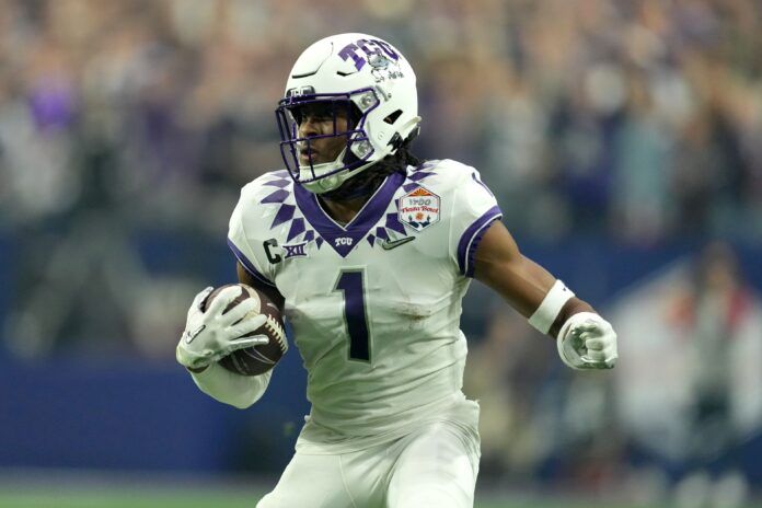 TCU WR Quentin Johnston (1) runs with the ball.