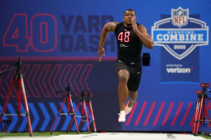 Travon Walker running the 40-yard dash at the 2022 NFL Combine.