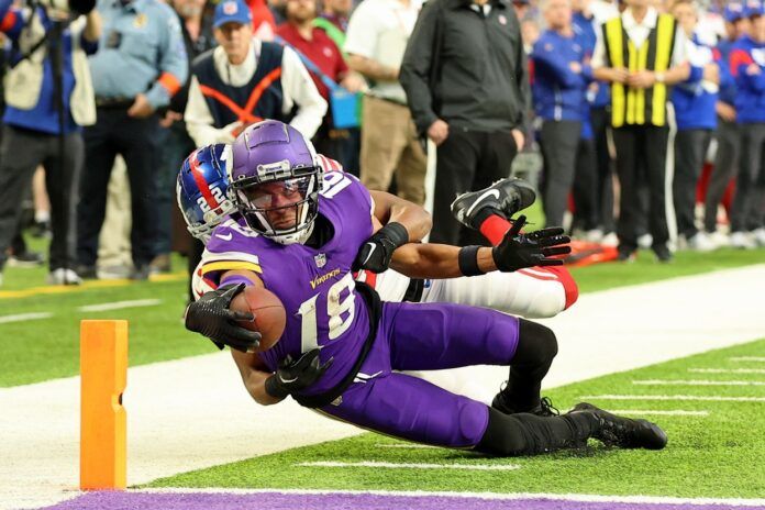 Minnesota Vikings WR Justin Jefferson dives for the end zone against the Giants.