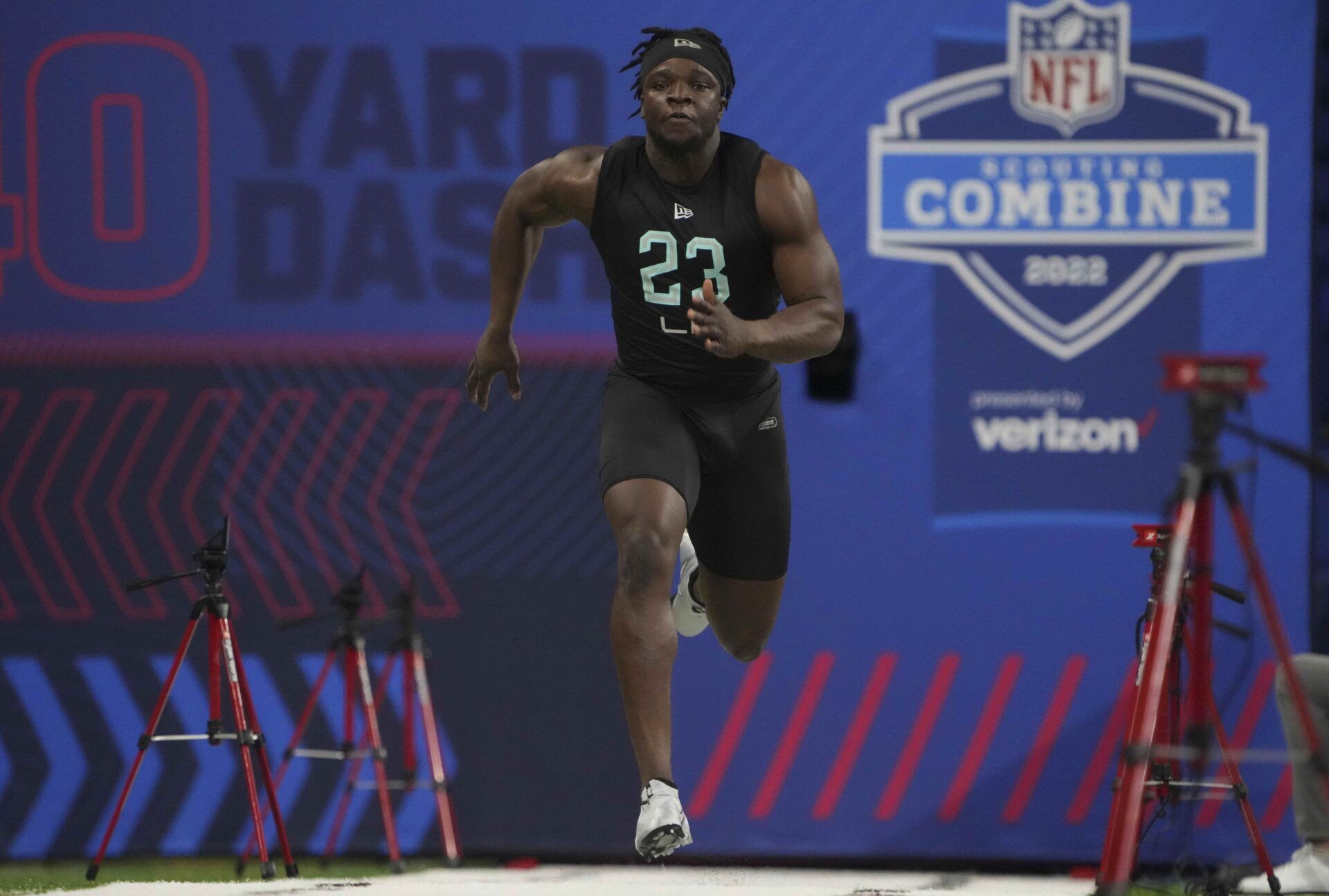 A player runs the 40-yard dash at the NFL Scouting Combine.