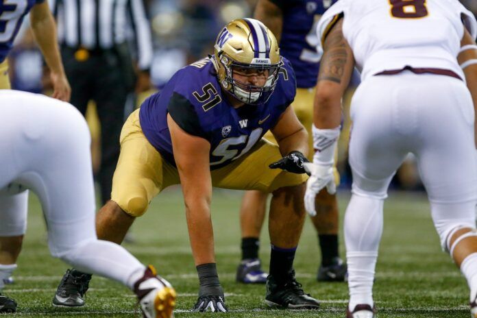 Washington Huskies guard Jaxson Kirkland (51) in his stance during a game.