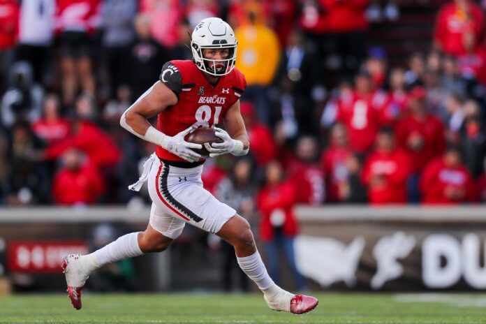 Josh Whyle runs with the ball against the South Florida Bulls.