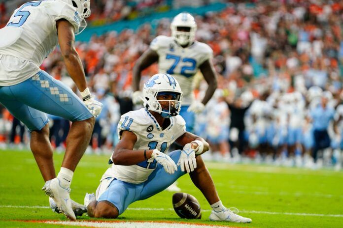 Josh Downs celebrates scoring a touchdown against the Miami Hurricanes.