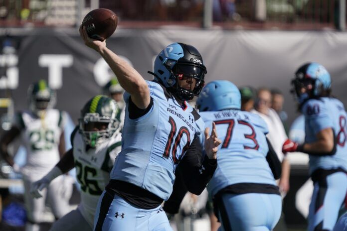 Arlington Renegades quarterback Kyle Sloter (10) throws a pass.