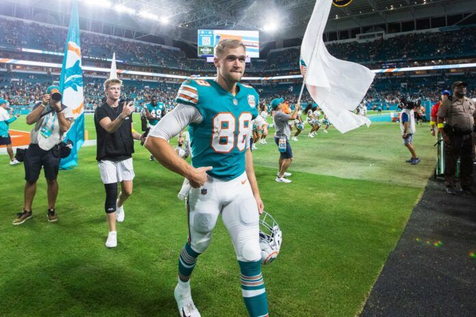 Miami Dolphins tight end Mike Gesicki (88) leaves the field at the end of the game.