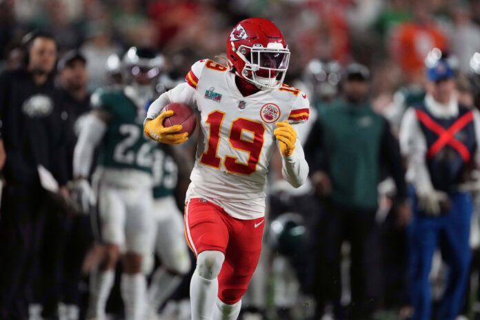 Kadarius Toney carries the ball on a 65-yard punt return against the Philadelphia Eagles.