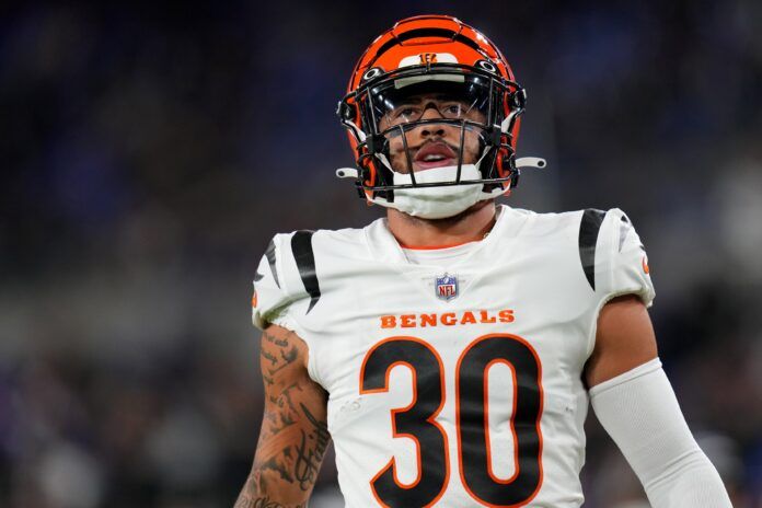 Cincinnati Bengals safety Jessie Bates III (30) warms up before an NFL Week 5 game against the Baltimore Ravens, Sunday, Oct. 9, 2022, at M&T Bank Stadium in Baltimore.