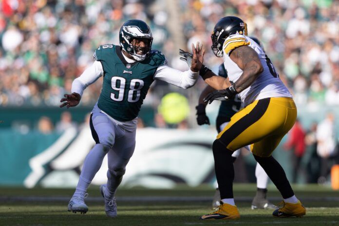 Robert Quinn rushes the passer against the Pittsburgh Steelers.