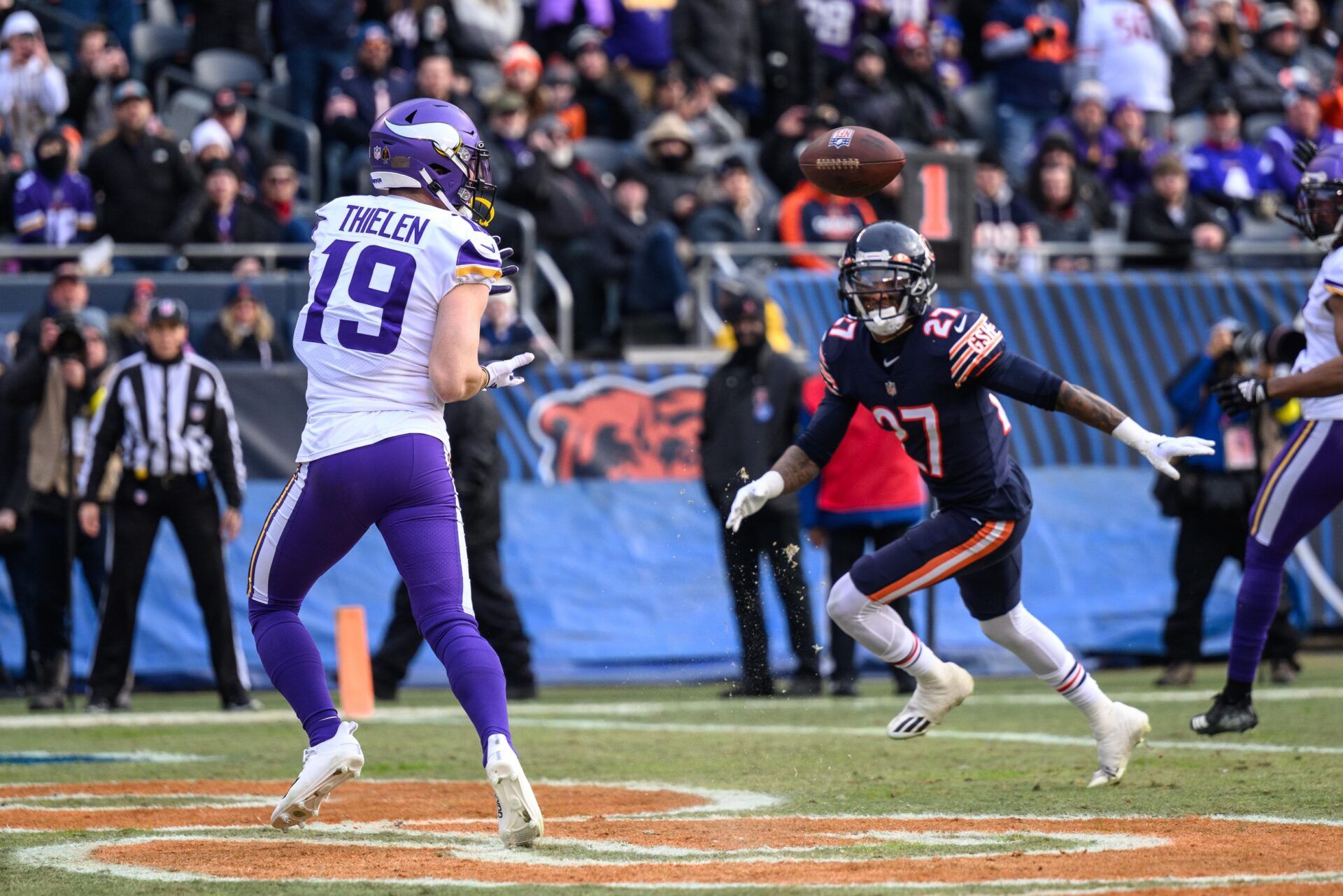 Minnesota Vikings WR Adam Thielen (19) hauls in the catch for a TD against Chicago.