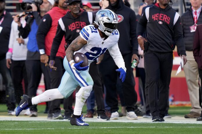 Dallas Cowboys RB Ezekiel Elliott (21) runs down the sidelines with the ball.