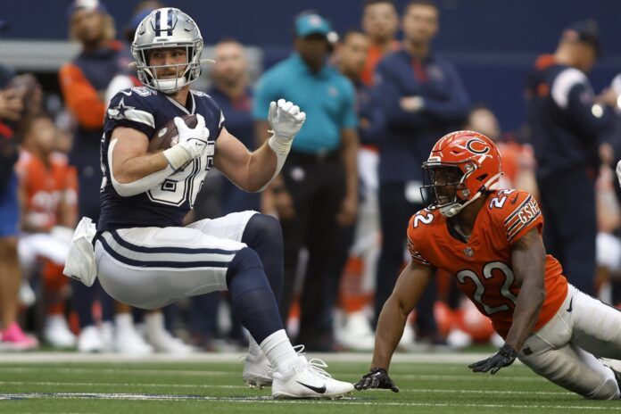 Dallas Cowboys tight end Dalton Schultz (88) tries to avoid a tackle against Chicago.