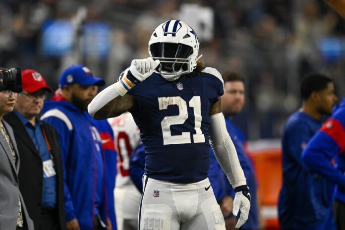 Ezekiel Elliott celebrates after carrying the ball for a first down during the game against the New York Giants.