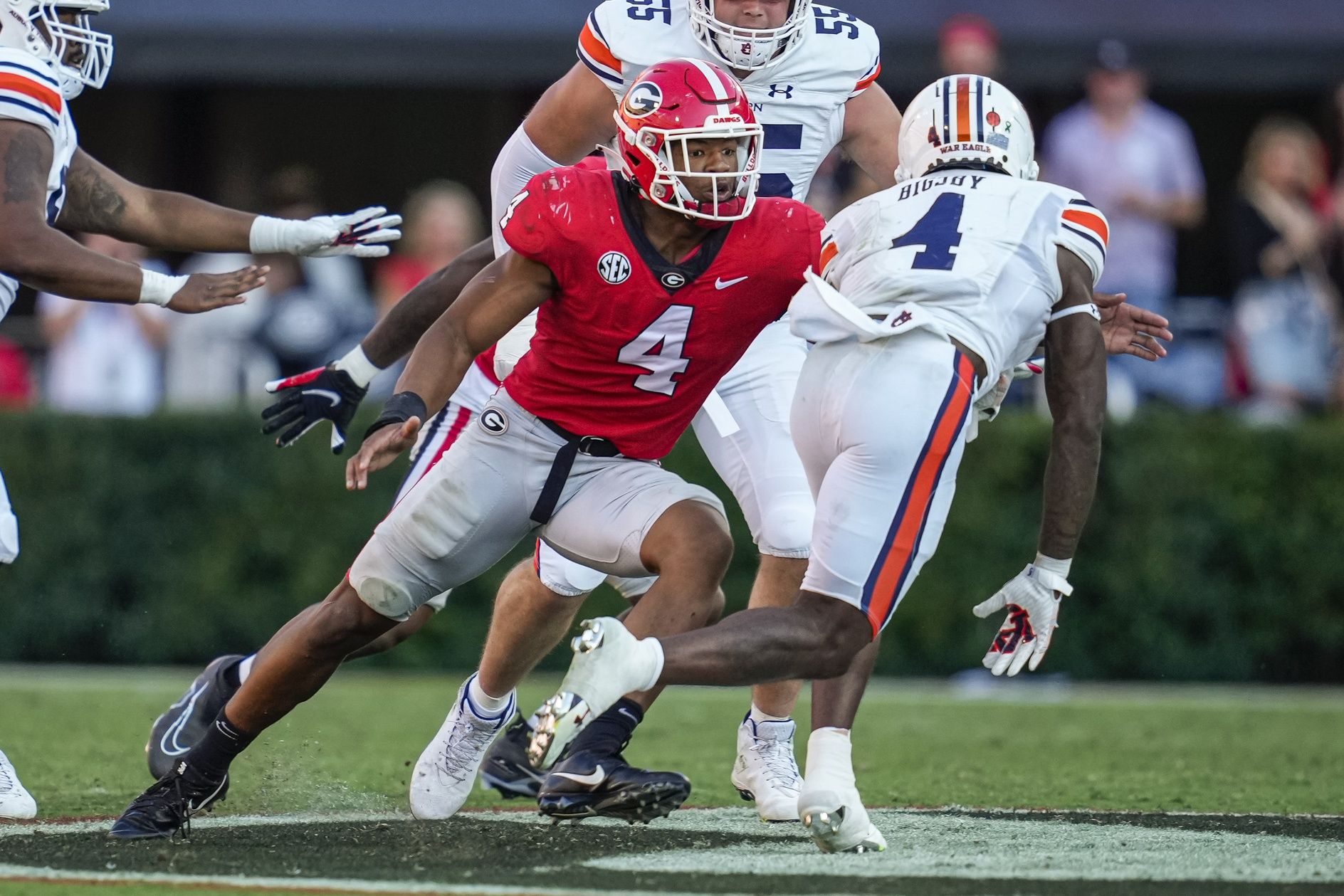 Nolan Smith tackles Auburn Tigers running back Tank Bigsby.