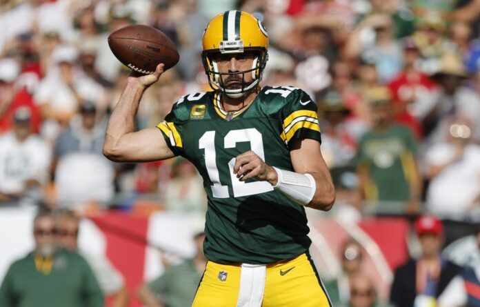 Aaron Rodgers throws the ball against the Tampa Bay Buccaneers.