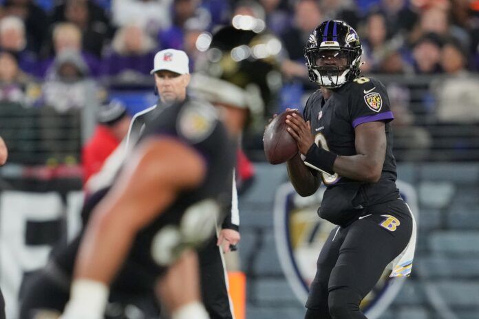 Baltimore Ravens quarterback Lamar Jackson (8) looks to pass to tight end Mark Andrews (89).