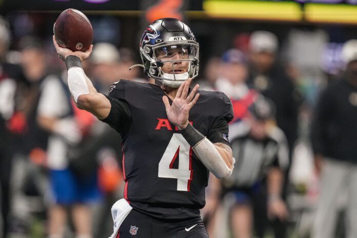 Desmond Ridder passes the ball against the Arizona Cardinals.