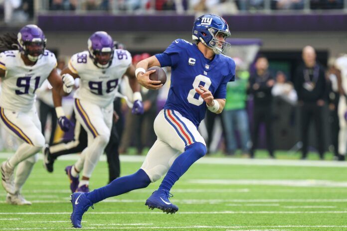 New York Giants QB Daniel Jones (8) runs with the ball against the Minnesota Vikings.