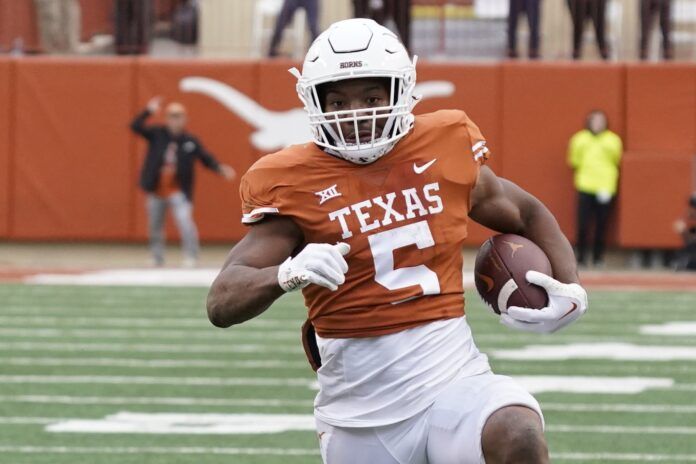 Texas running back Bijan Robinson (5) runs with the ball against Baylor.