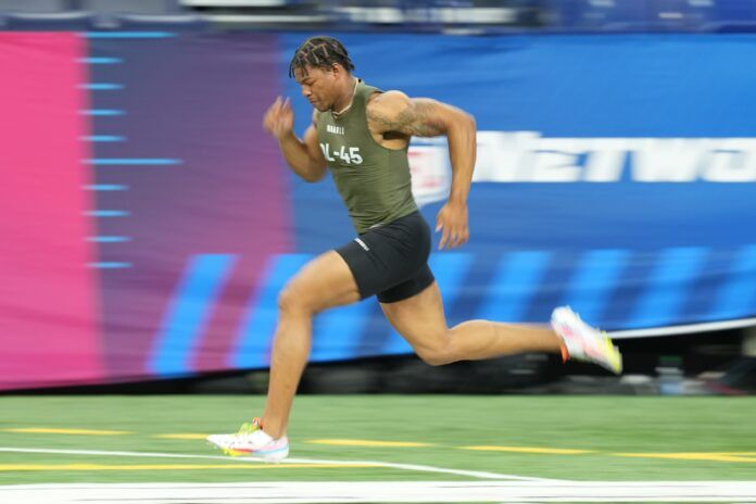 Georgia's Nolan Smith runs the 40-yard dash at the NFL Combine.