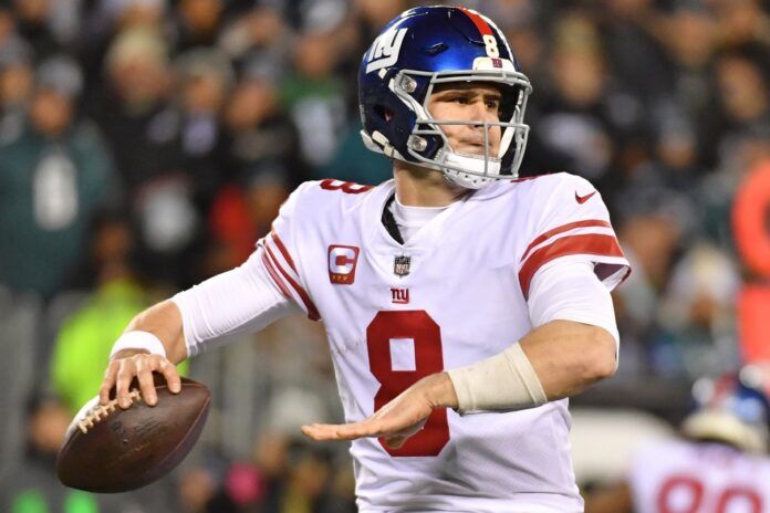 New York Giants quarterback Daniel Jones (8) throws a pass against the Philadelphia Eagles during an NFC divisional round game at Lincoln Financial Field.