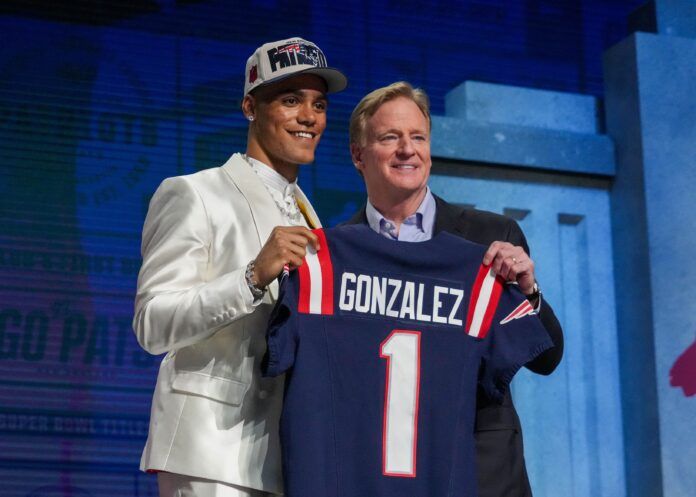 Oregon cornerback Christian Gonzalez with NFL commissioner Roger Goodell.