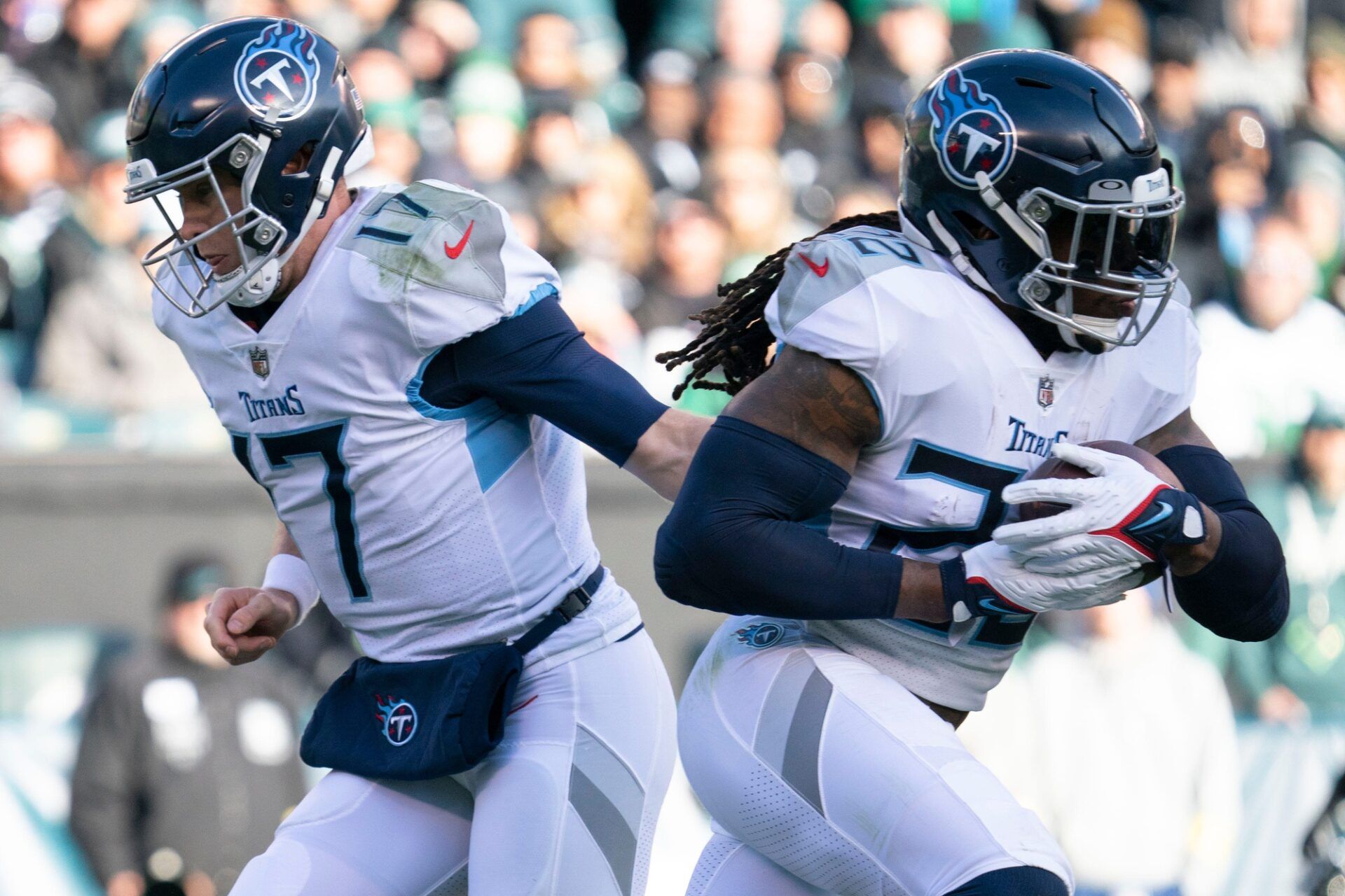 Tennessee Titans QB Ryan Tannehill (17) hands the ball off to RB Derrick Henry (22).