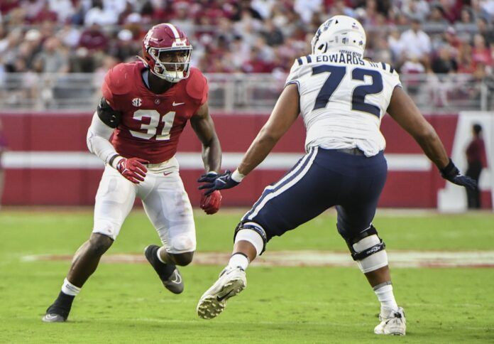 Will Anderson Jr. (31) rushes against Utah State Aggies offensive lineman Alfred Edwards (72).